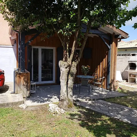 度假居 Maison Renovee Au Calme 居让梅斯特拉